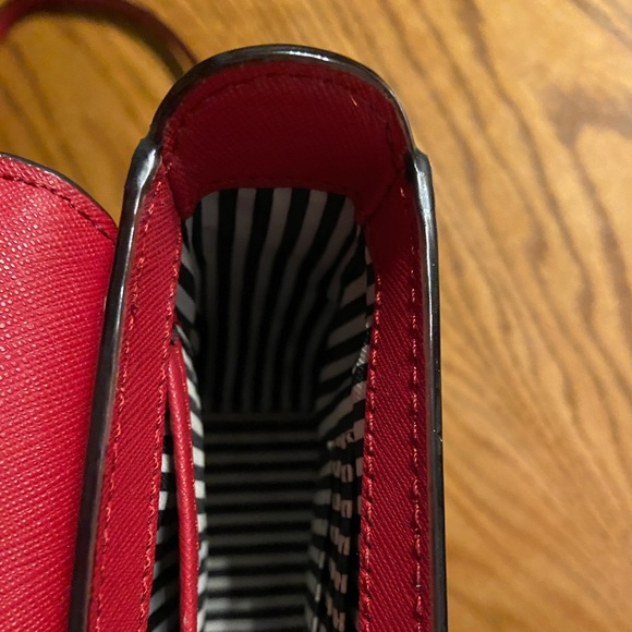 Red Kate spade crossbody purse - Picture 3 of 3